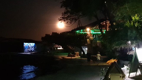 moonrise in puerto galera