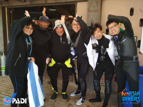 scuba divers from taiwan with asia divers puerto galera