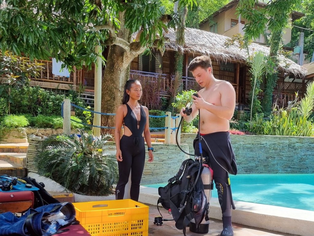 EL GALLEON DIVE RESORT & ASIA DIVERS PADI IDC 1