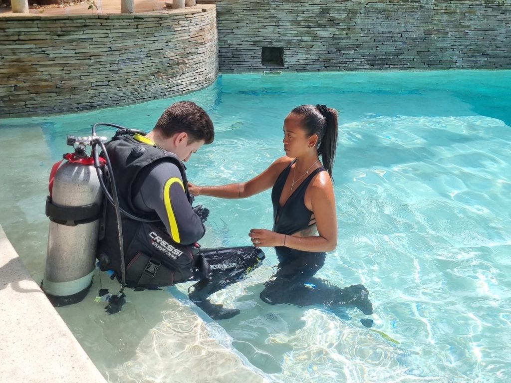 EL GALLEON DIVE RESORT & ASIA DIVERS PADI IDC