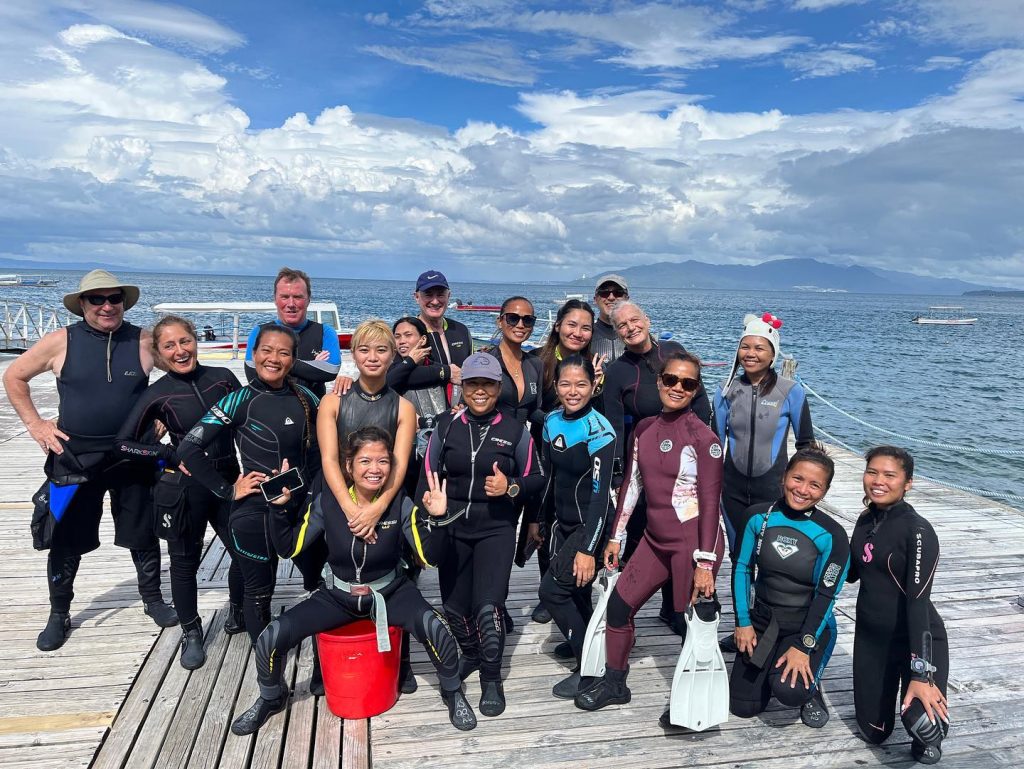 Divers Dive Angeles second anniversary 2