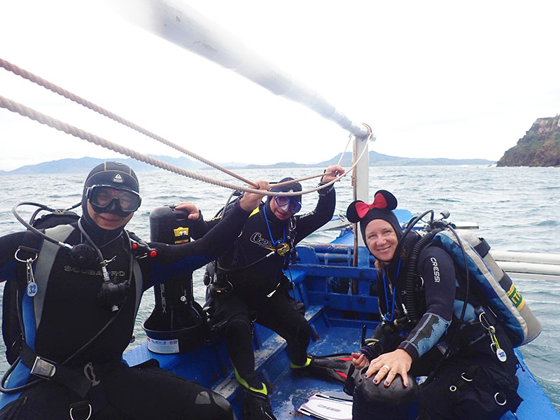 scuba diving puerto galera asia divers