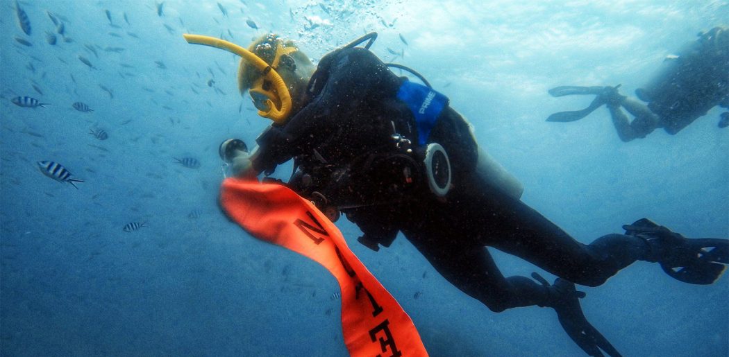 PADI Surface Marker Buoy Diver